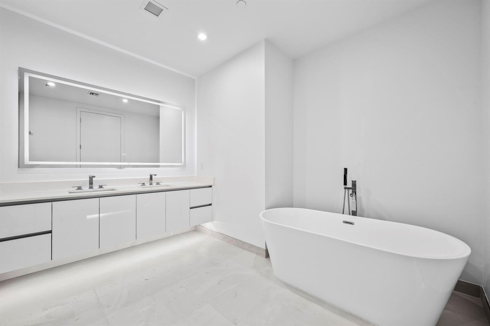 220 Lake Shore Drive 1607 photo 12