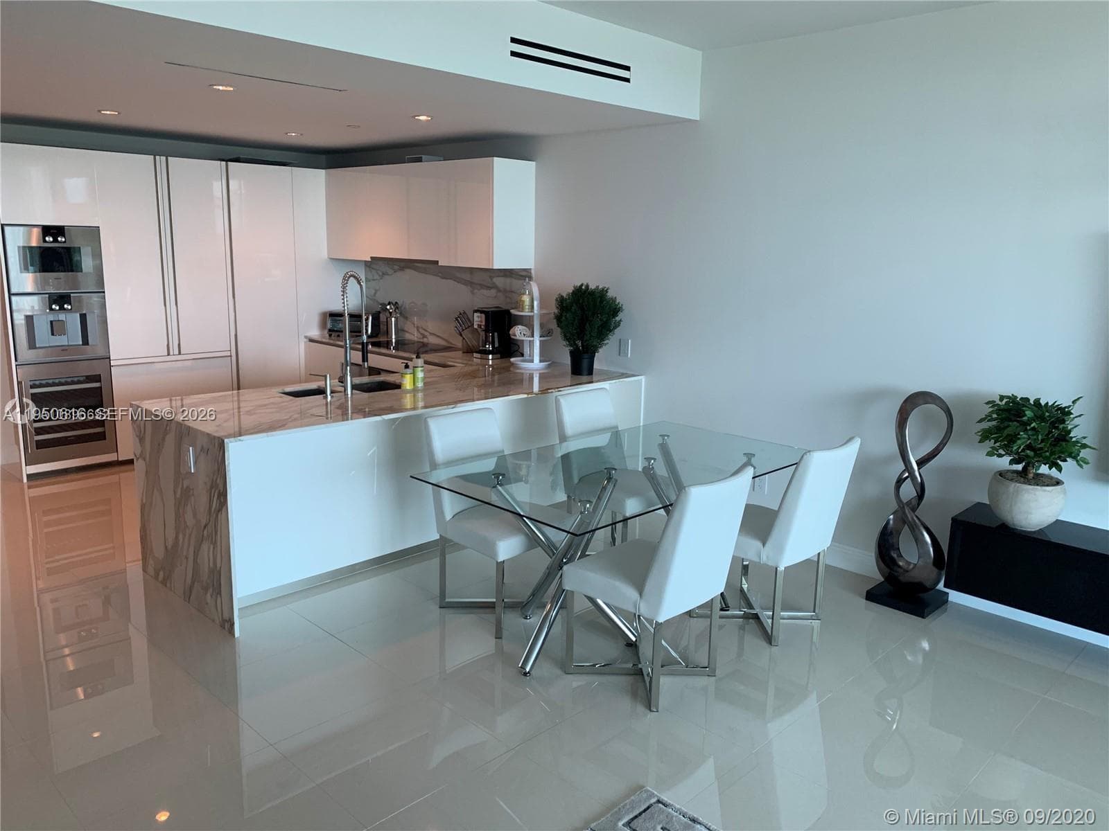 10203 Collins Ave 604 photo 4