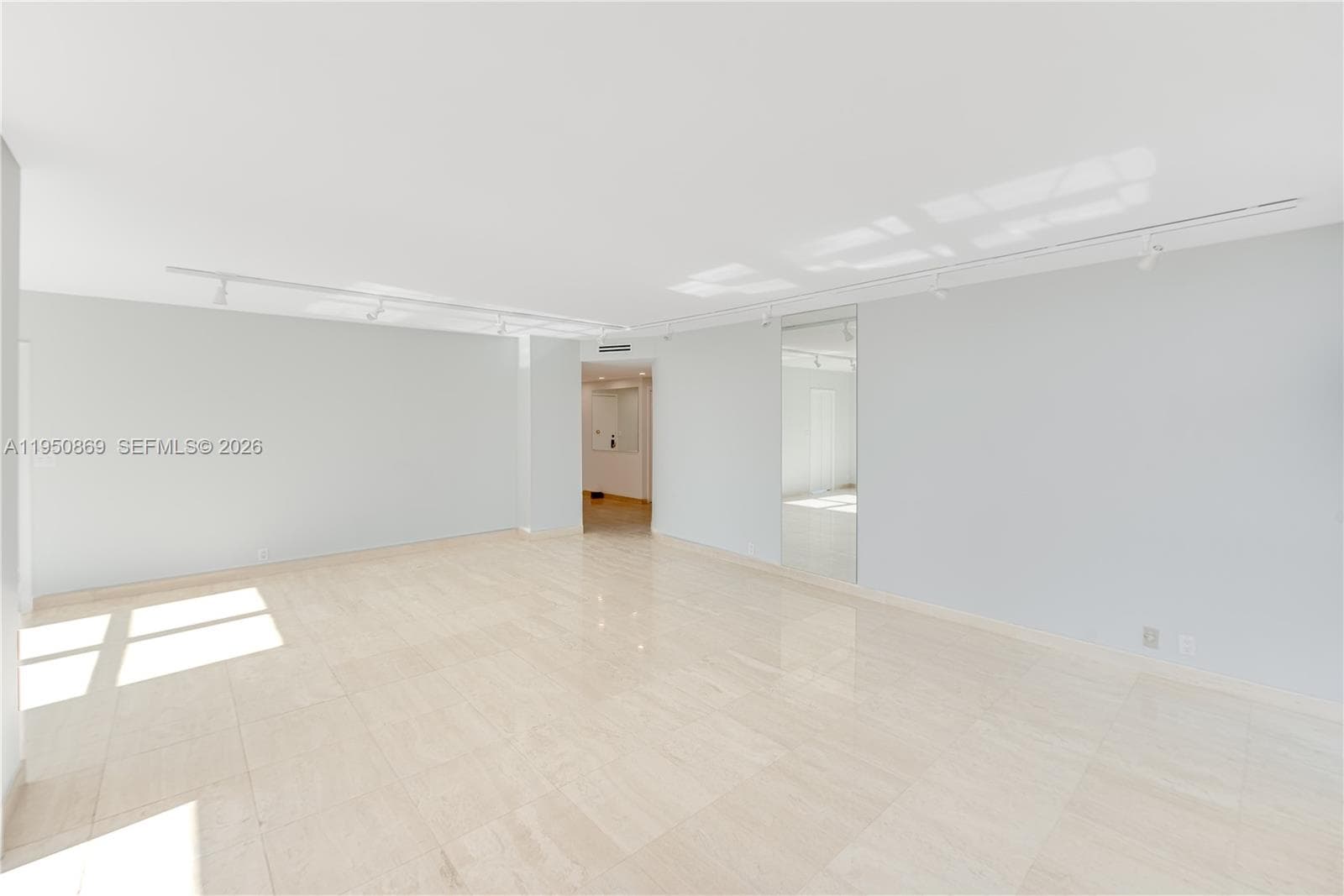 1121 Crandon Blvd F601 photo 3