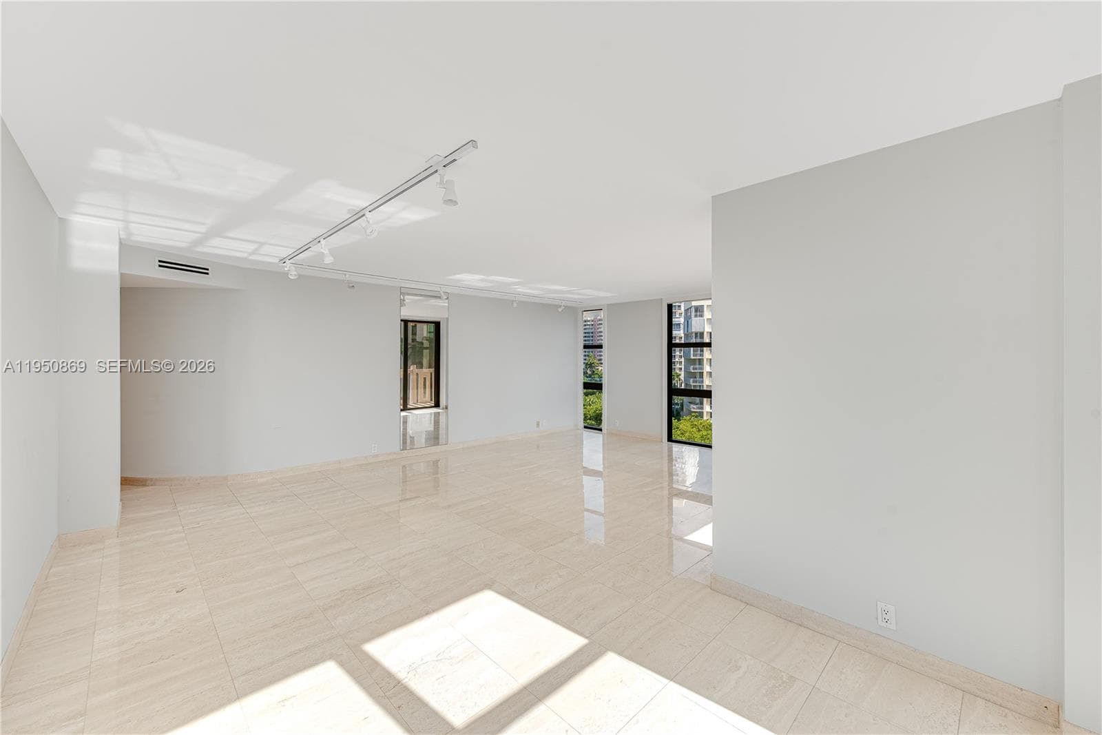 1121 Crandon Blvd F601 photo 4