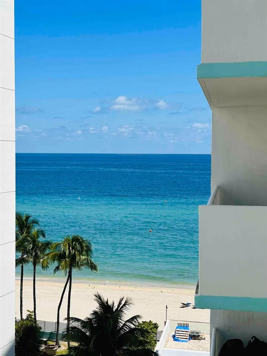 3725 S Ocean Drive 907 photo 14
