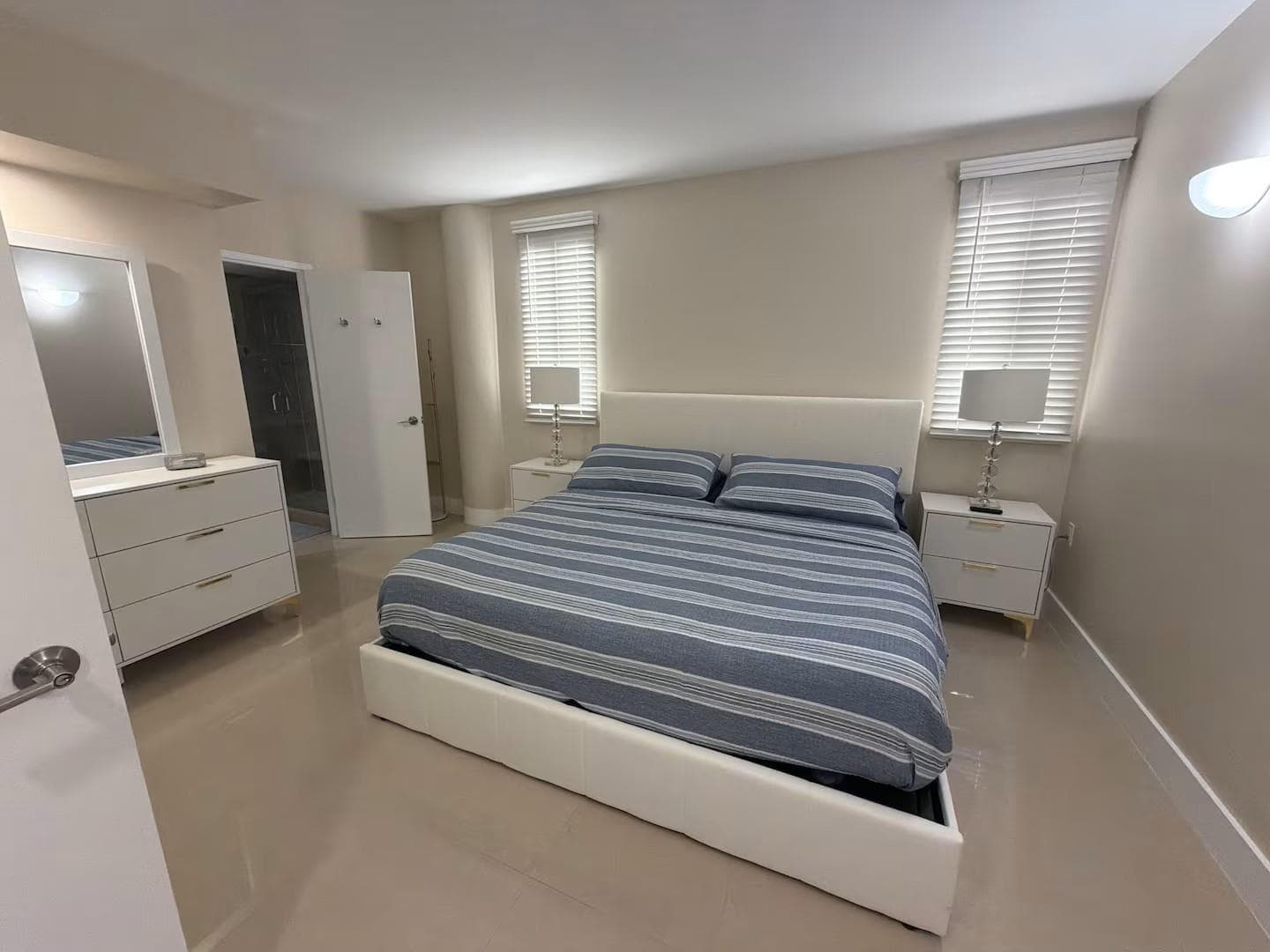 3725 S Ocean Drive 907 photo 8