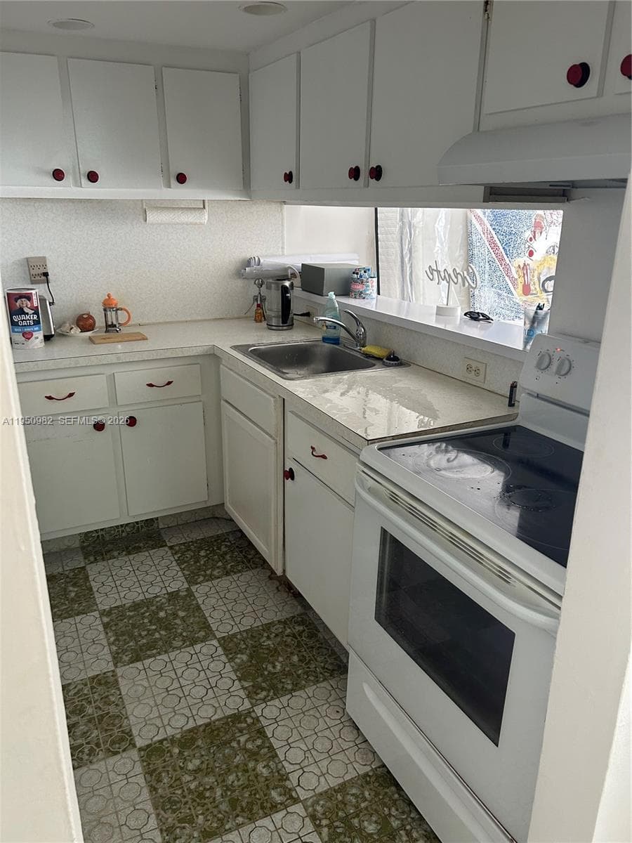 401 Ocean Dr 810 photo 2