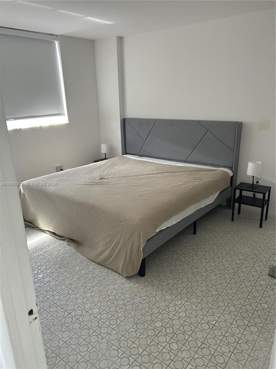 401 Ocean Dr 810 photo 3