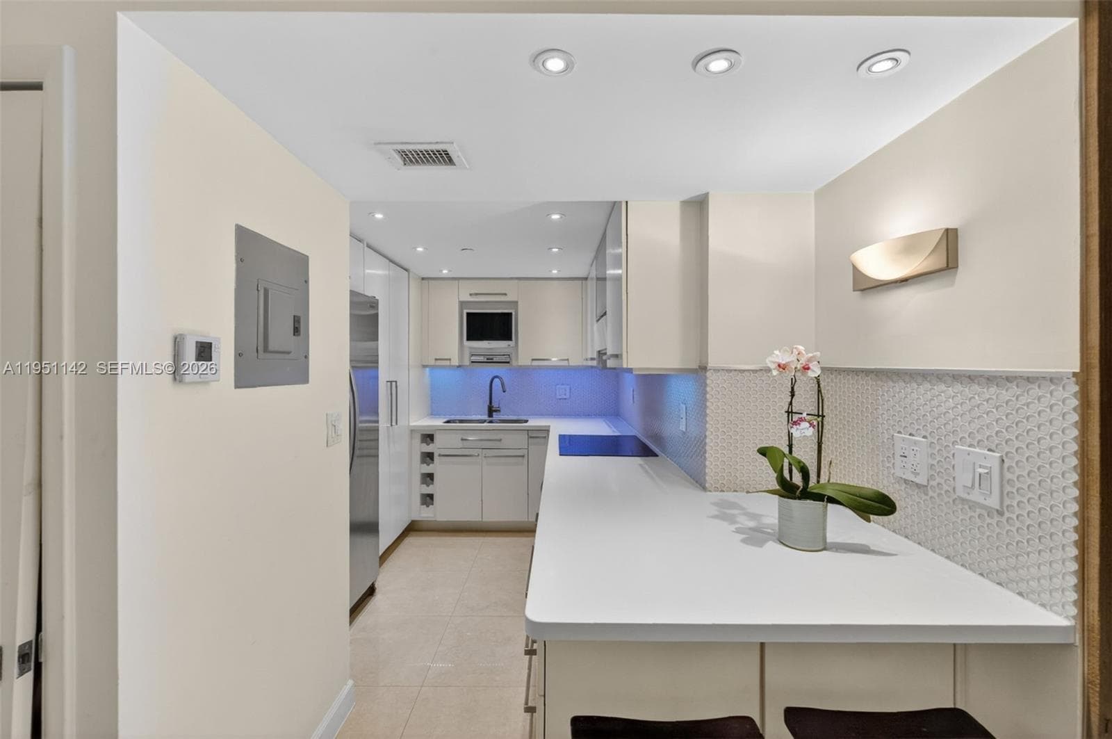 2401 Collins Ave 1110 photo 17