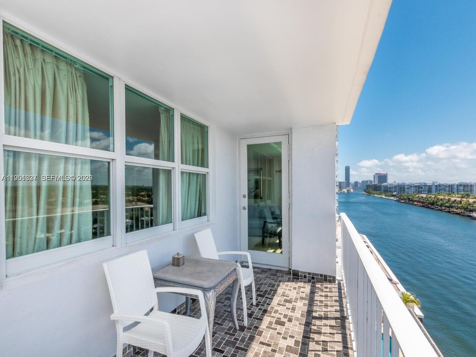1410 S Ocean Dr 905 photo 2