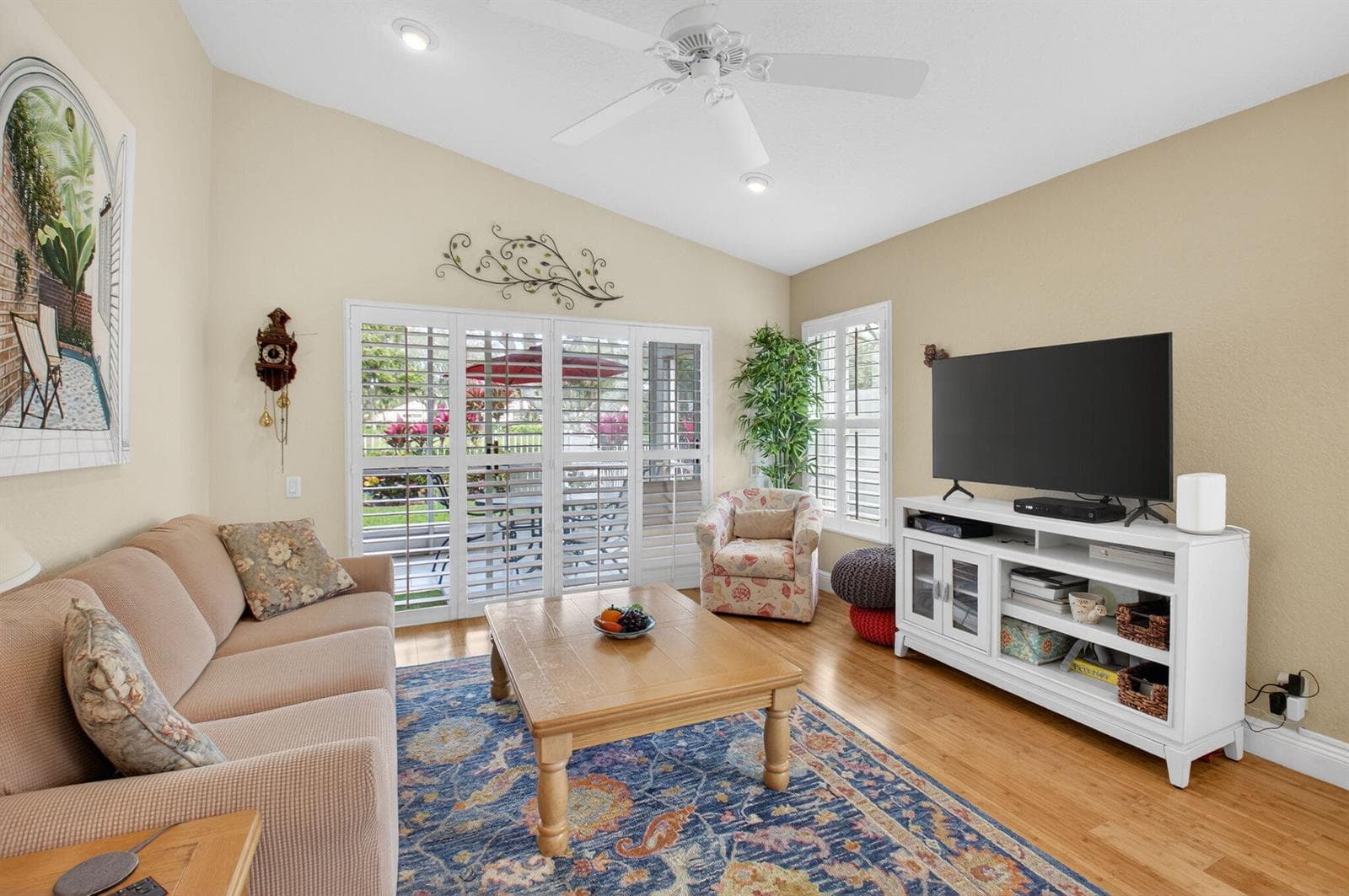 6877 Castlemaine Avenue photo 10