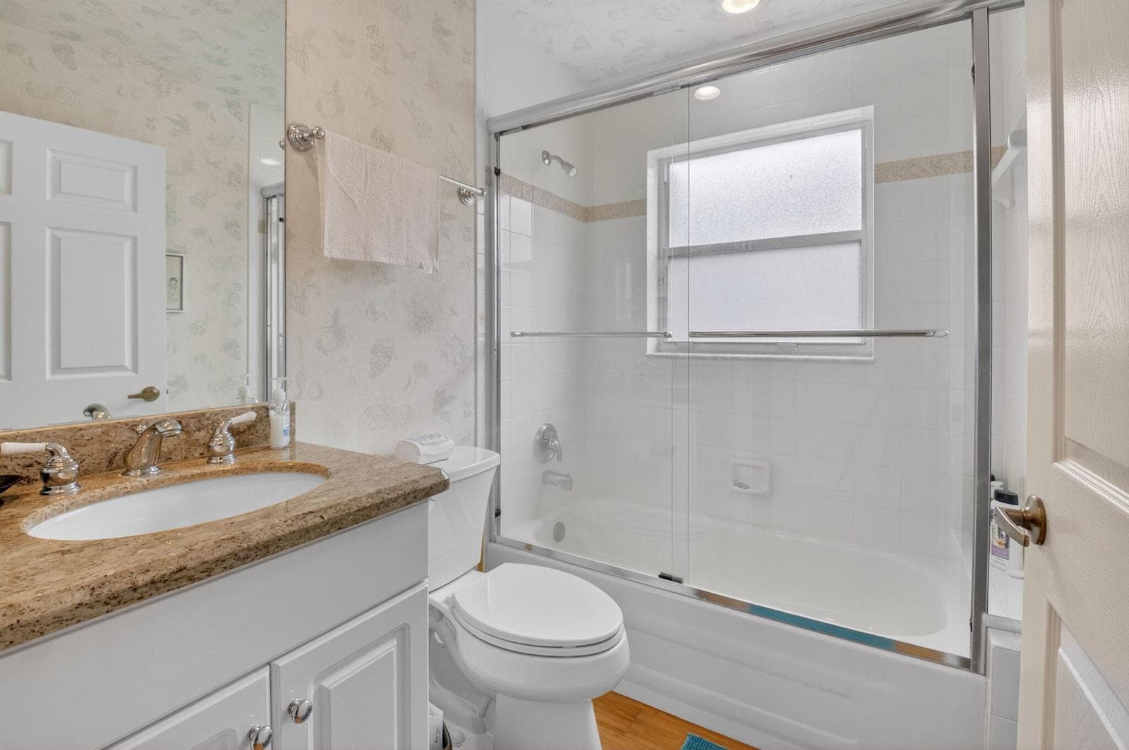 6877 Castlemaine Avenue photo 18