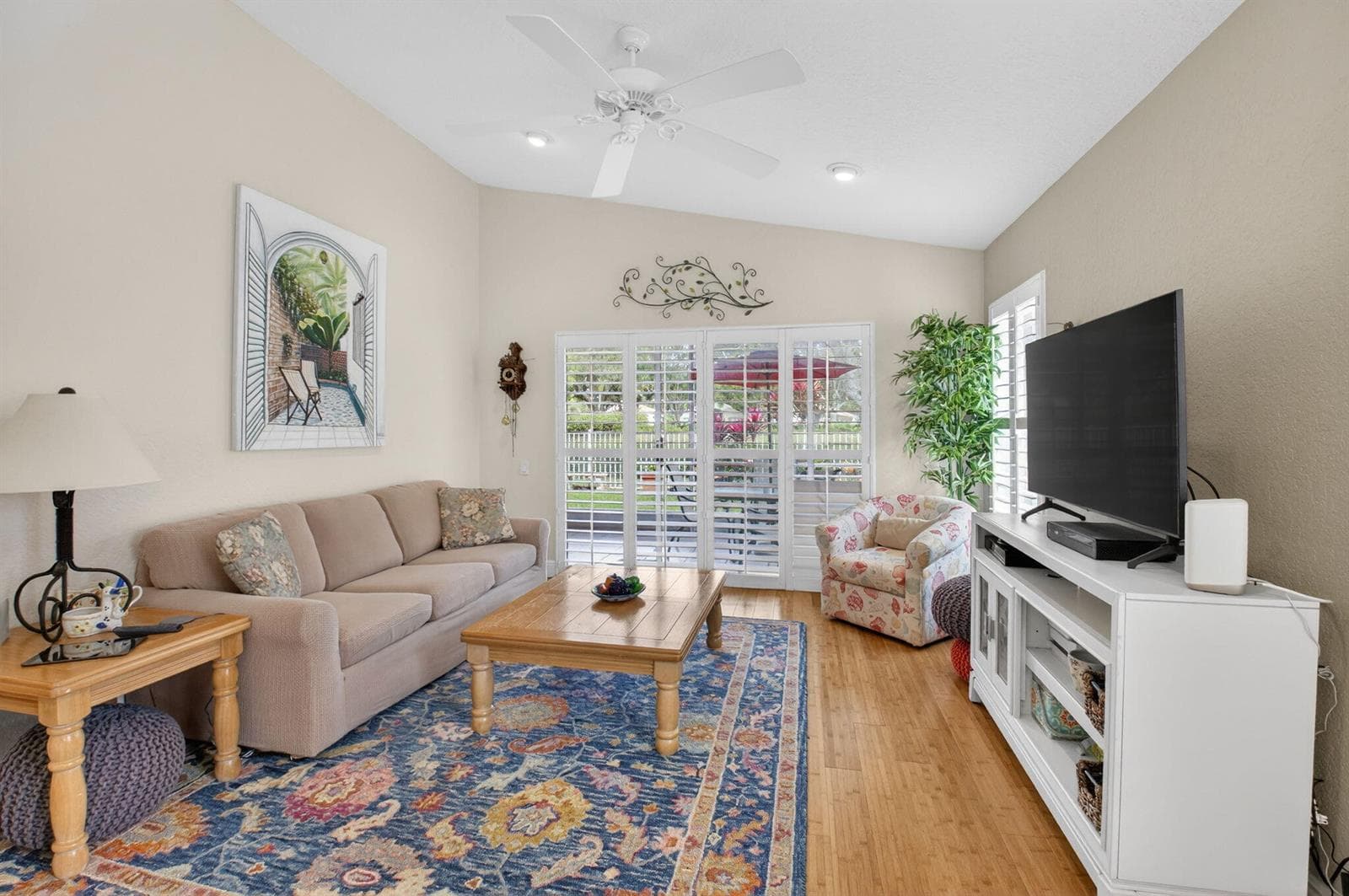6877 Castlemaine Avenue photo 11