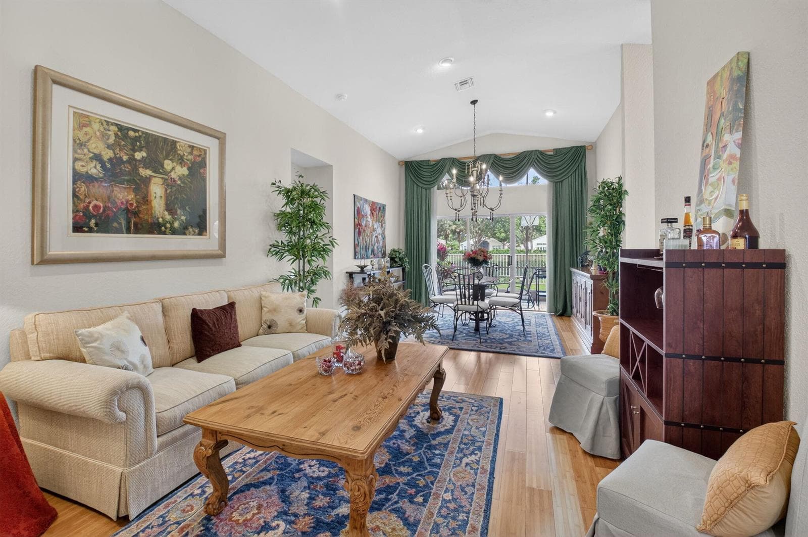 6877 Castlemaine Avenue photo 4