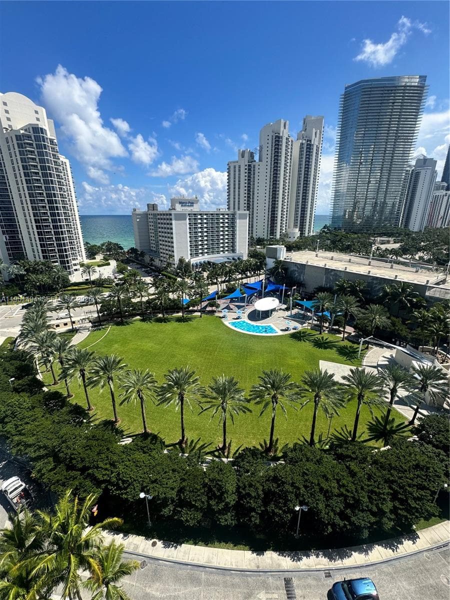19370 Collins Ave 1427 photo 4