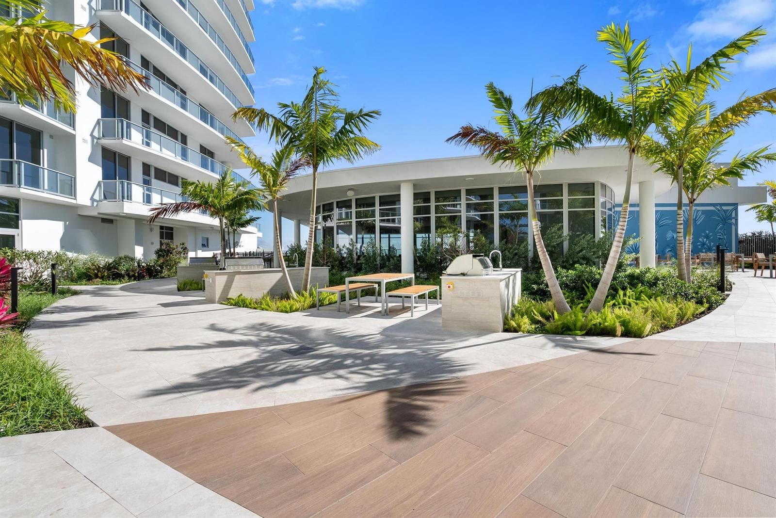 220 Lake Shore Drive 817 photo 17