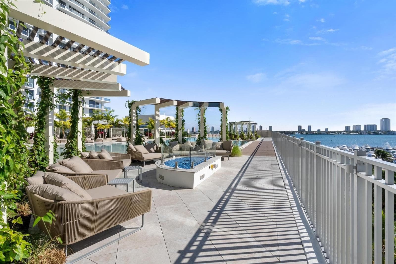 220 Lake Shore Drive 817 photo 18