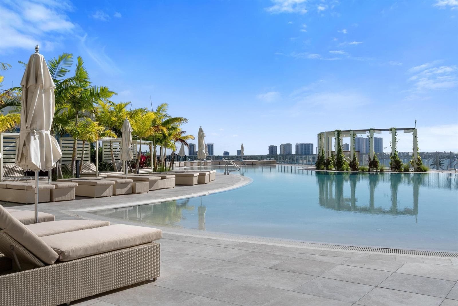 220 Lake Shore Drive 817 photo 19