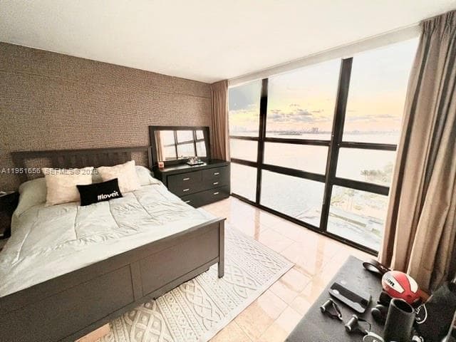 600 36th St 1220 photo 6