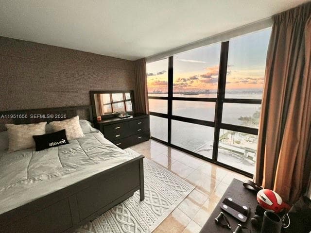 600 36th St 1220 photo 7