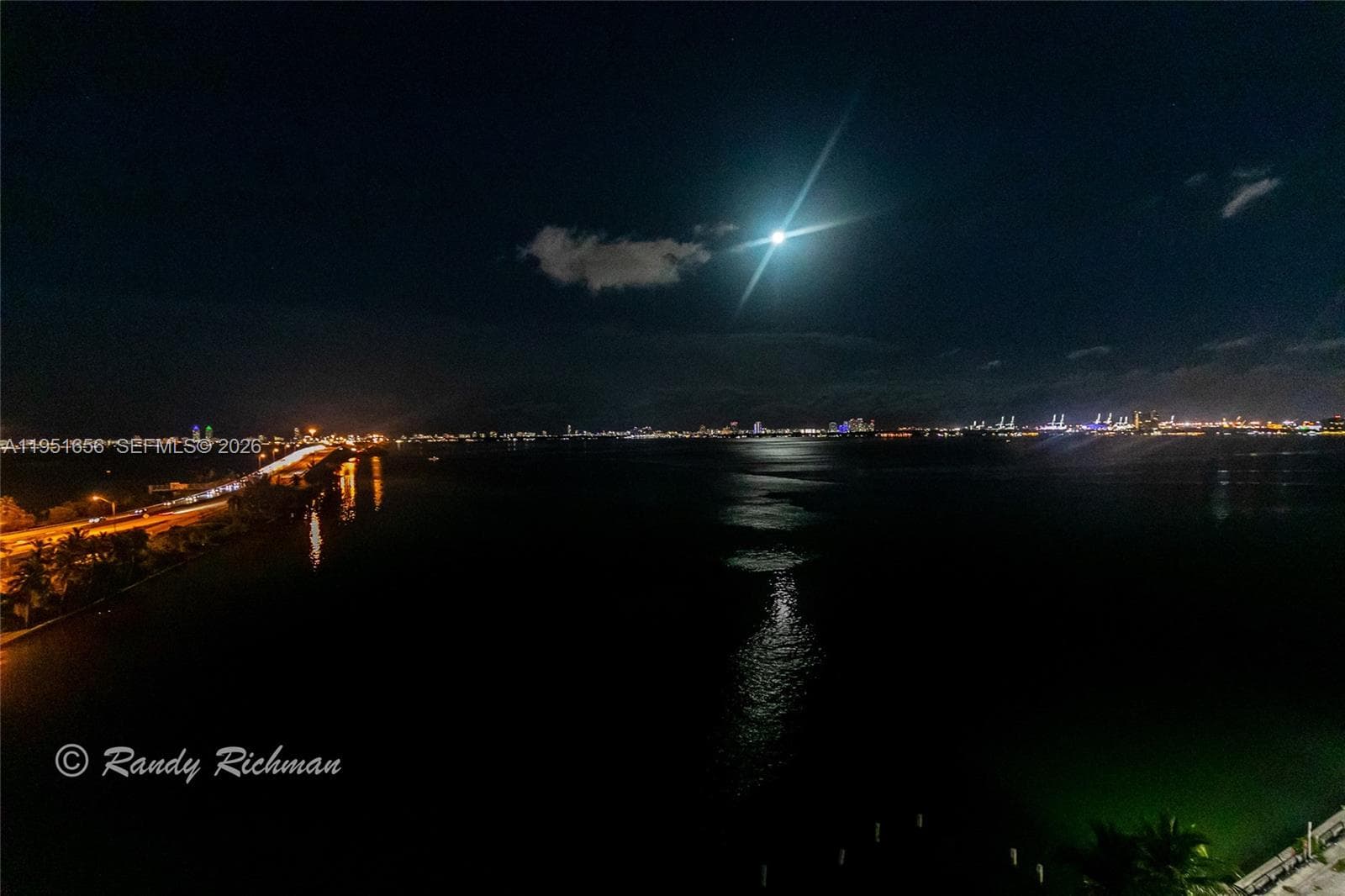 600 36th St 1220 photo 9