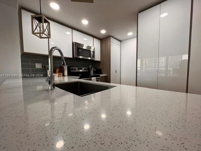 600 36th St 1220 photo 14