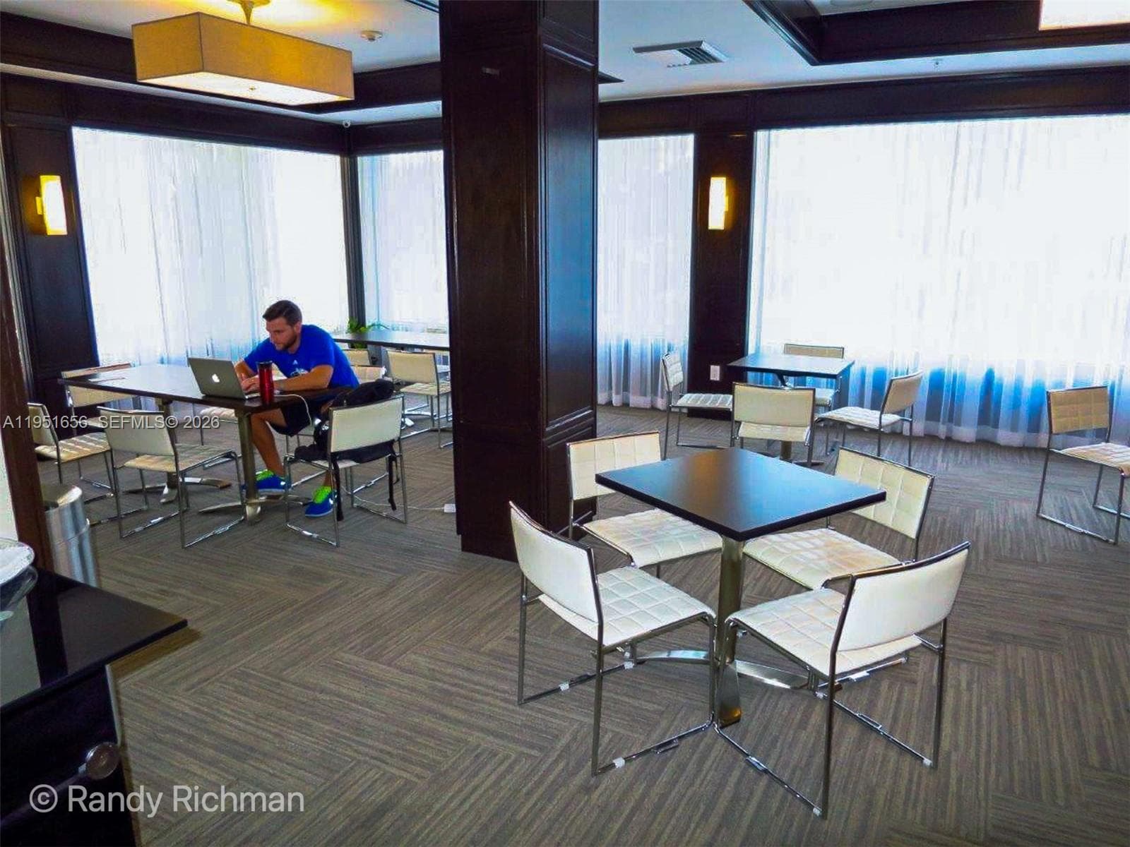 600 36th St 1220 photo 15