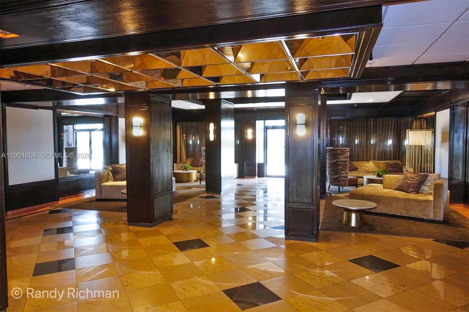 600 36th St 1220 photo 25