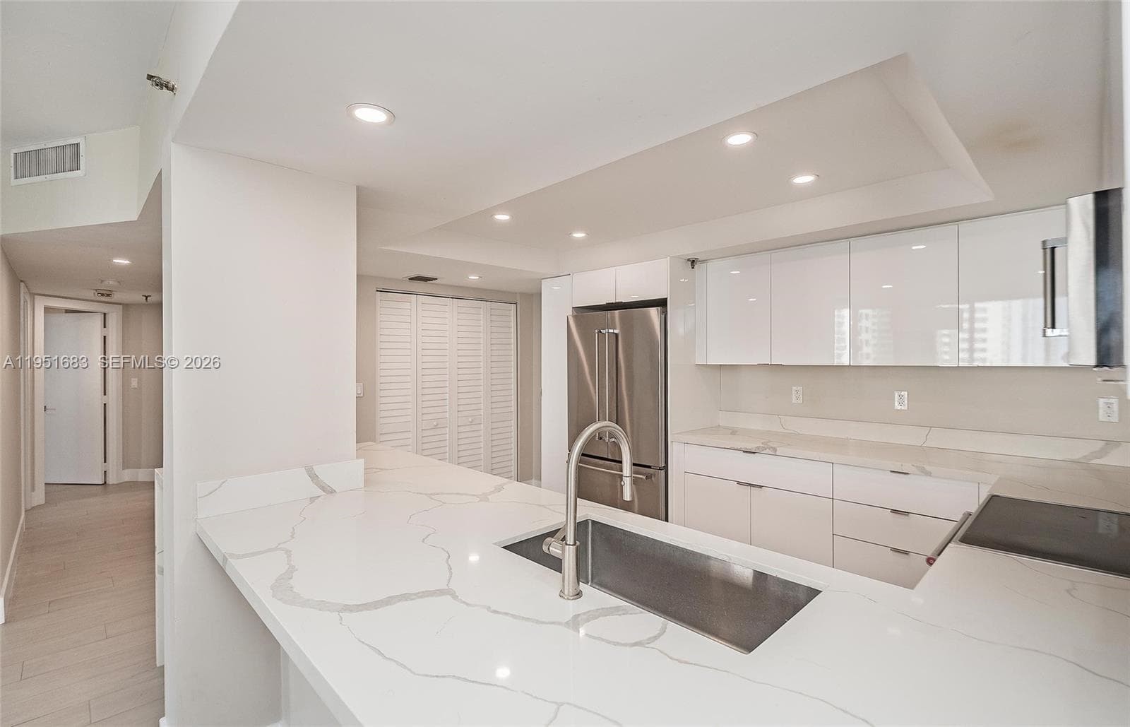 520 Brickell Key Dr A1010 photo 1