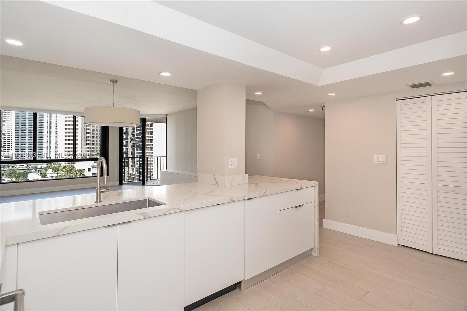 520 Brickell Key Dr A1010 photo 18