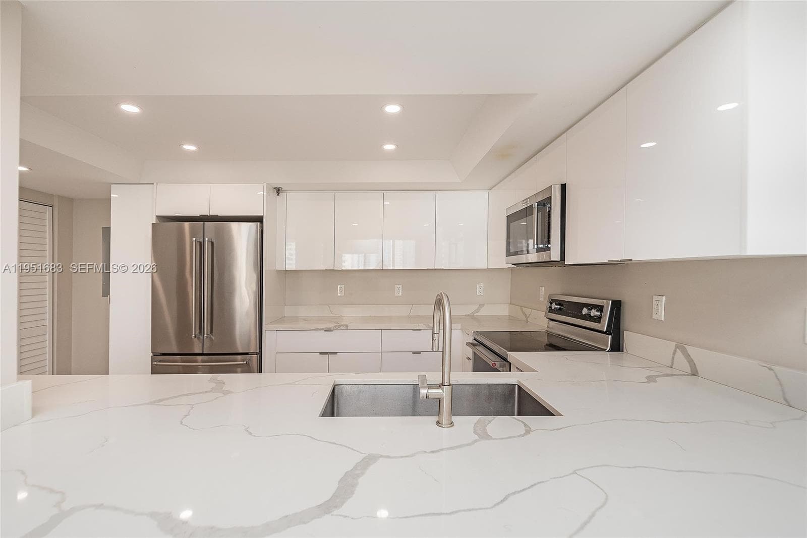 520 Brickell Key Dr A1010 photo 8