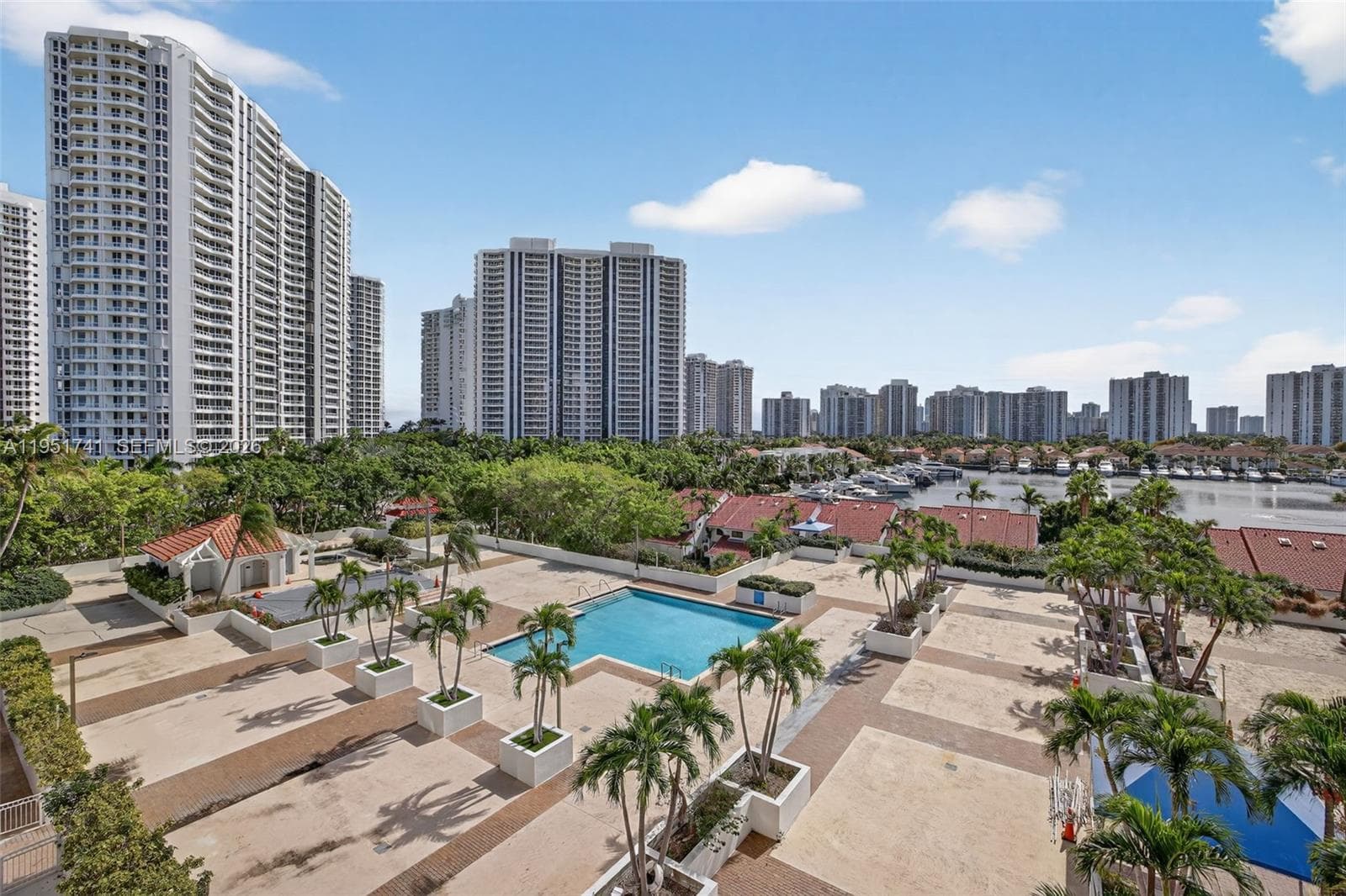 3640 Yacht Club Dr 708 photo 3