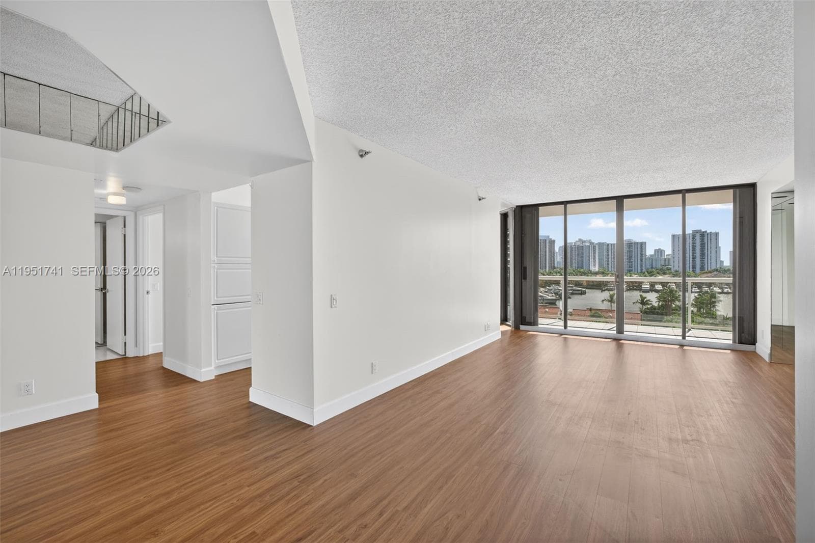 3640 Yacht Club Dr 708 photo 1