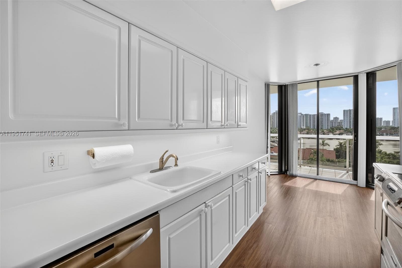 3640 Yacht Club Dr 708 photo 24
