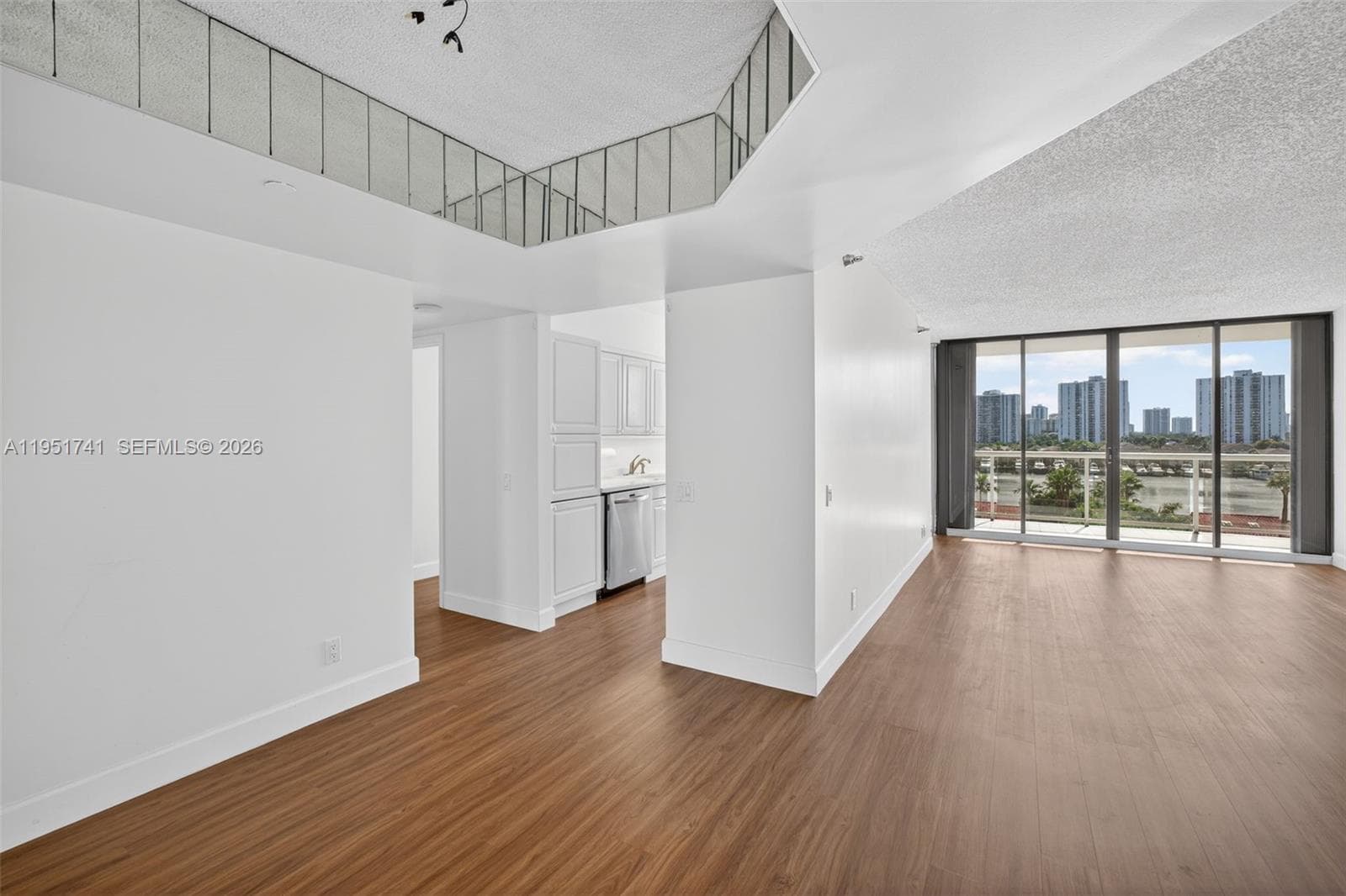 3640 Yacht Club Dr 708 photo 18