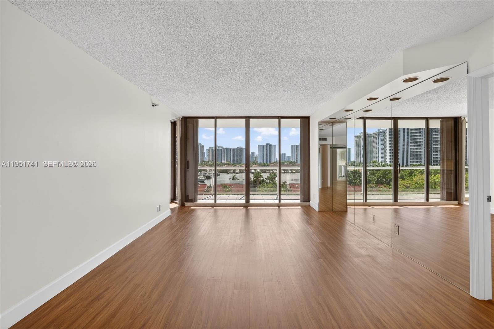 3640 Yacht Club Dr 708 photo 4