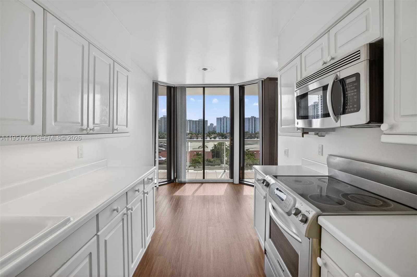 3640 Yacht Club Dr 708 photo 25