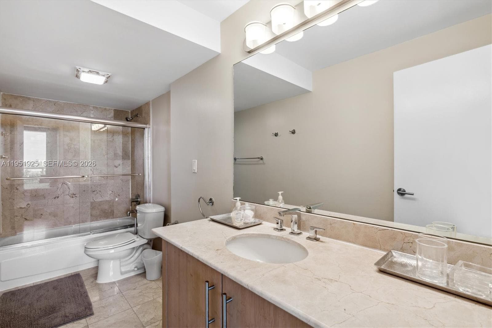 10275 Collins Ave 529 photo 17
