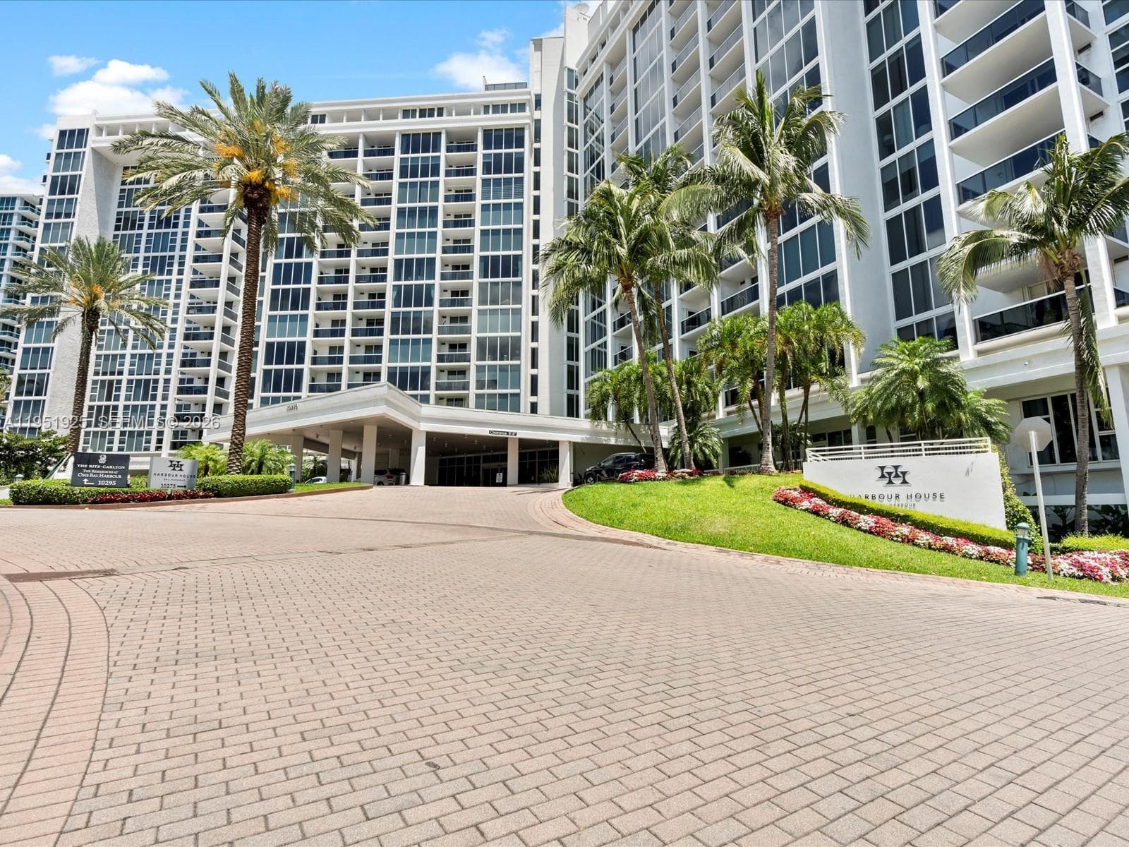 10275 Collins Ave 529 photo 1
