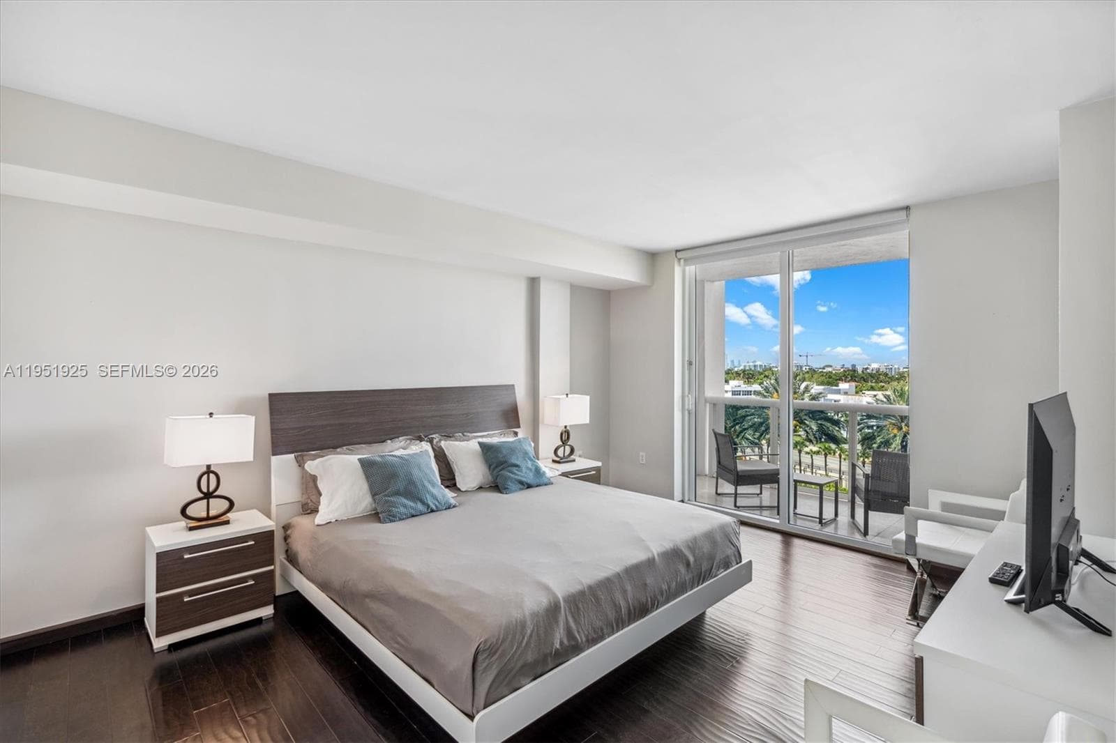 10275 Collins Ave 529 photo 14