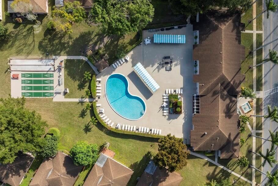 14527 Bonaire Boulevard 408 photo 2