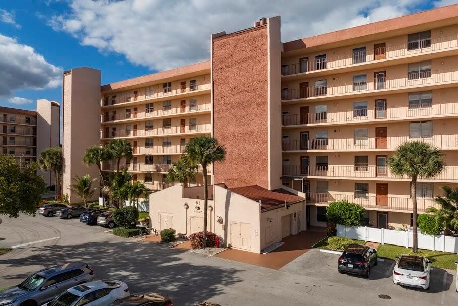 14527 Bonaire Boulevard 408 photo 3