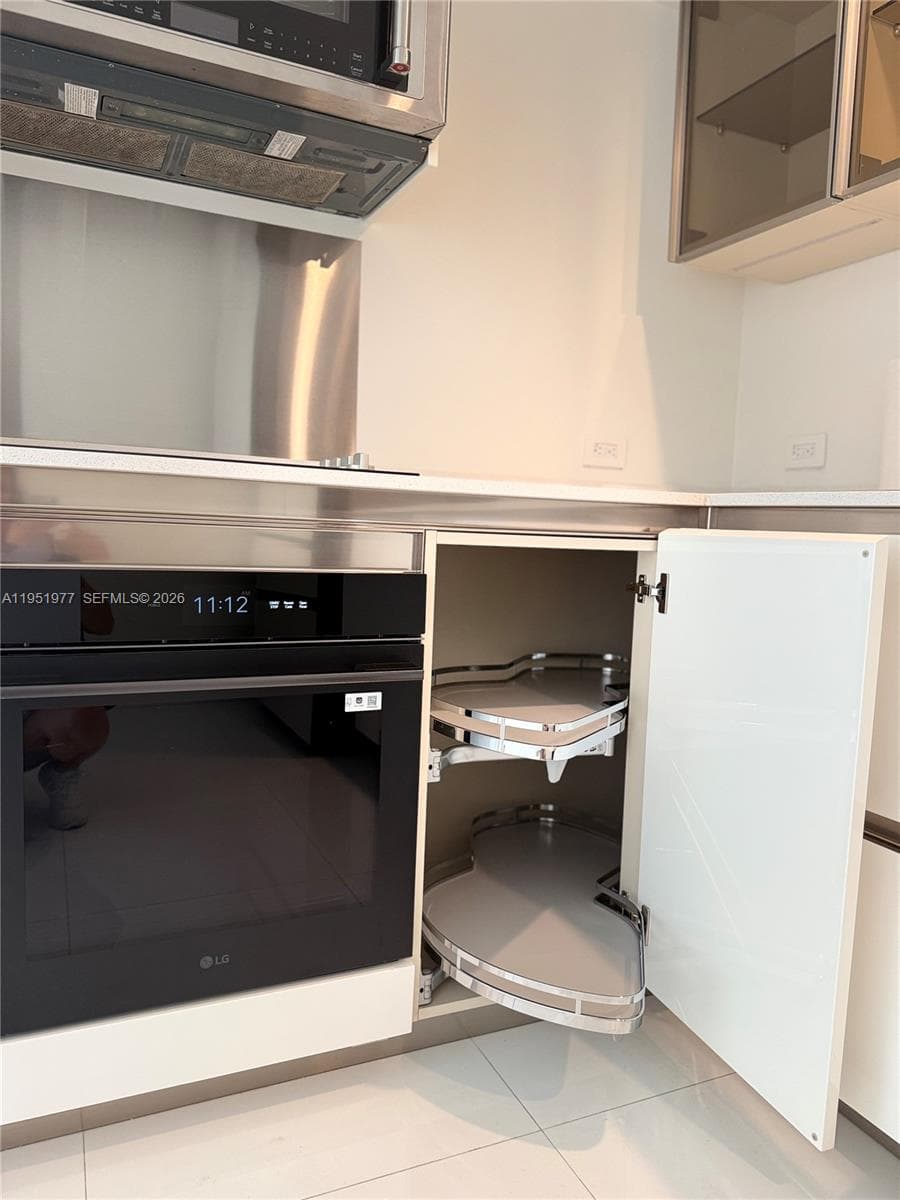 4000 Towerside Ter 1704 photo 20