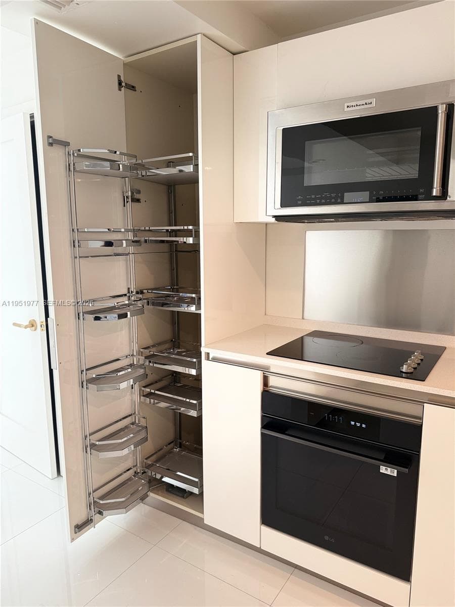 4000 Towerside Ter 1704 photo 18