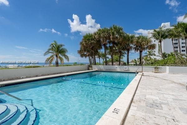 465 Ocean Dr 524 photo 9