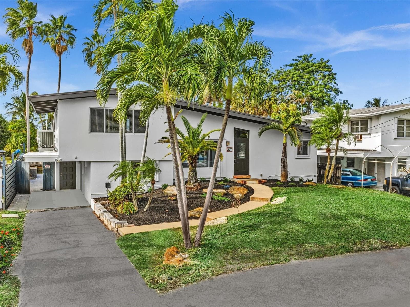 2507 Okeechobee Lane photo 1