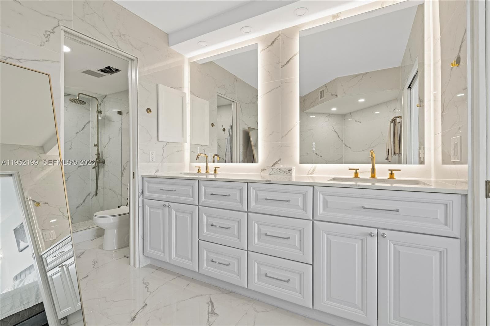 3500 Mystic Pointe Dr 2908 photo 9