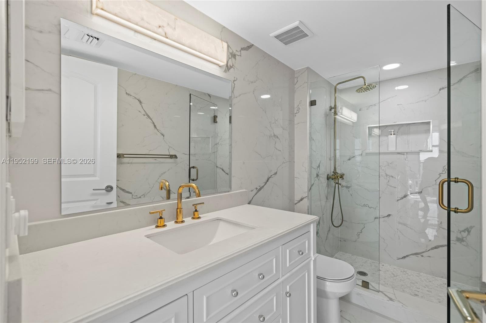 3500 Mystic Pointe Dr 2908 photo 14