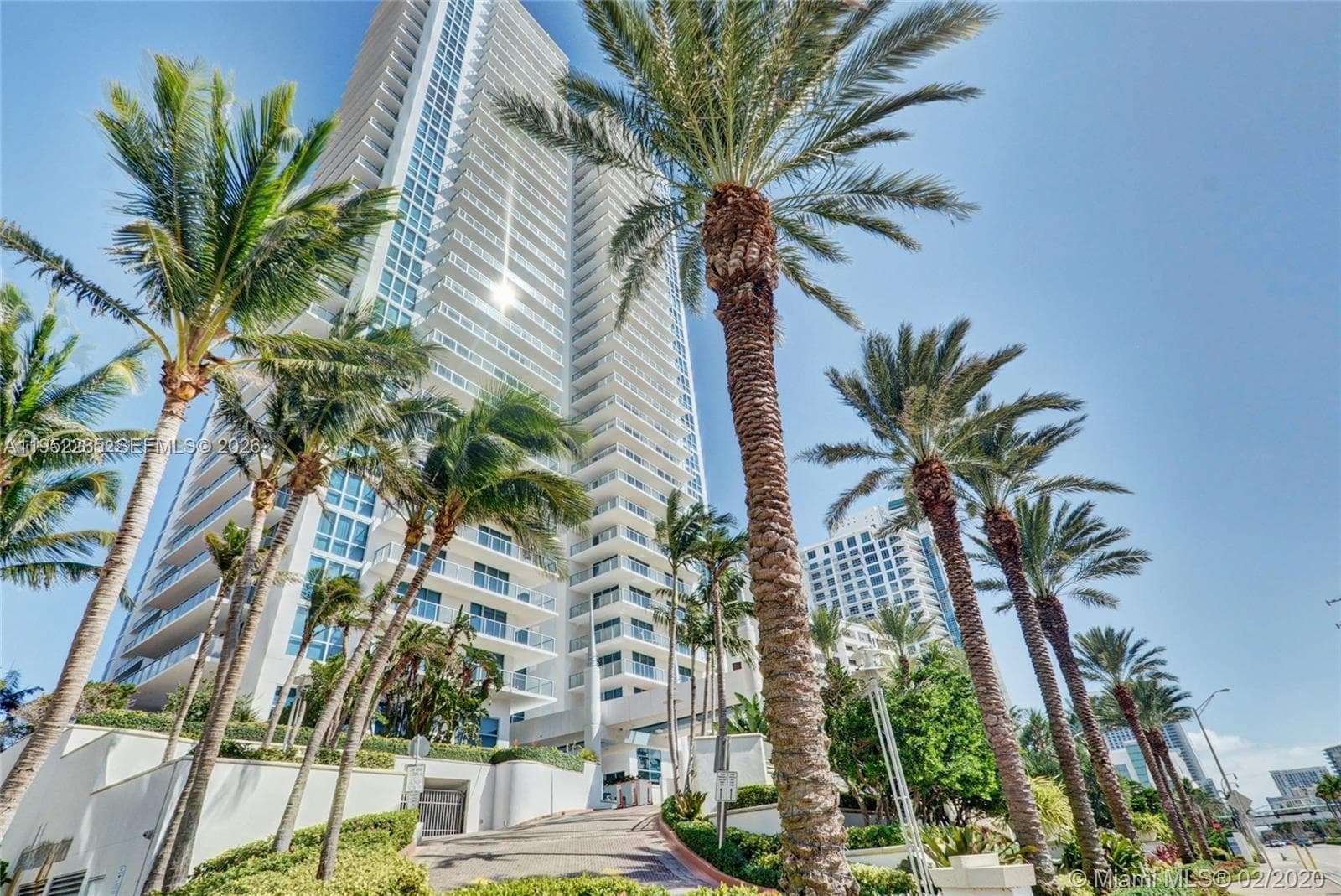 3101 Ocean Dr 606 photo 2