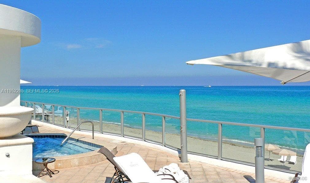 3101 Ocean Dr 606 photo 3
