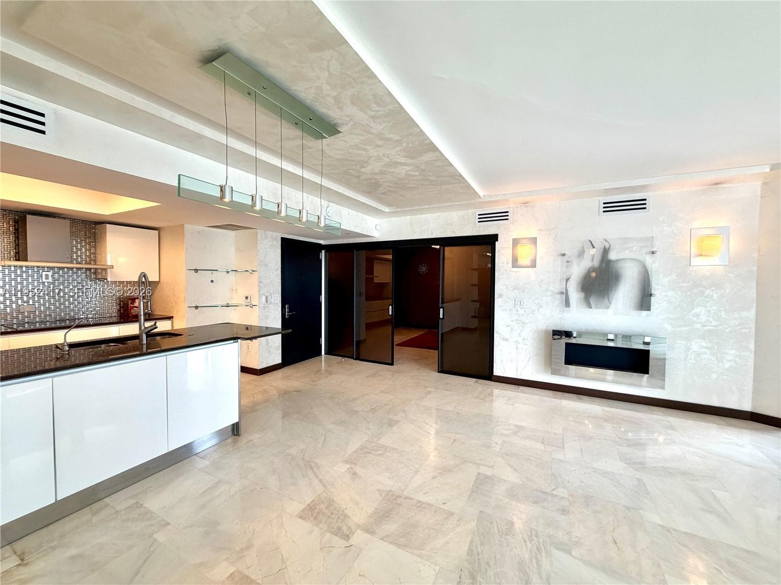 17201 Collins Ave+DEN 1403 photo 6