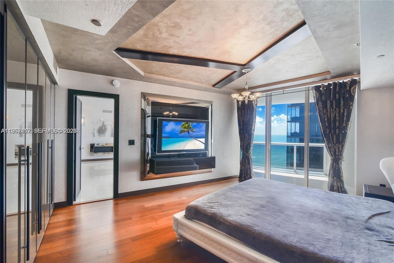 17201 Collins Ave+DEN 1403 photo 17