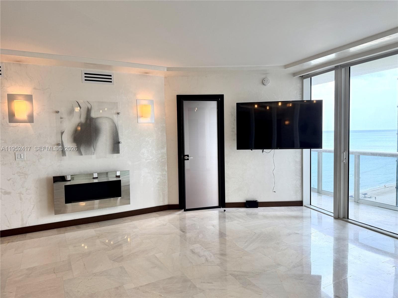 17201 Collins Ave+DEN 1403 photo 16