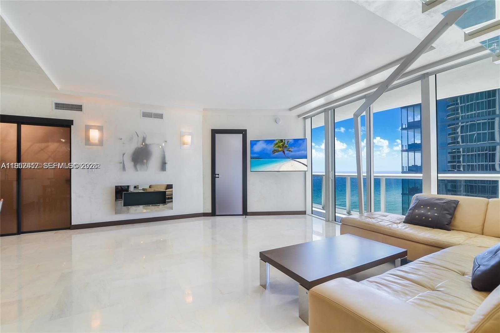 17201 Collins Ave+DEN 1403 photo 12